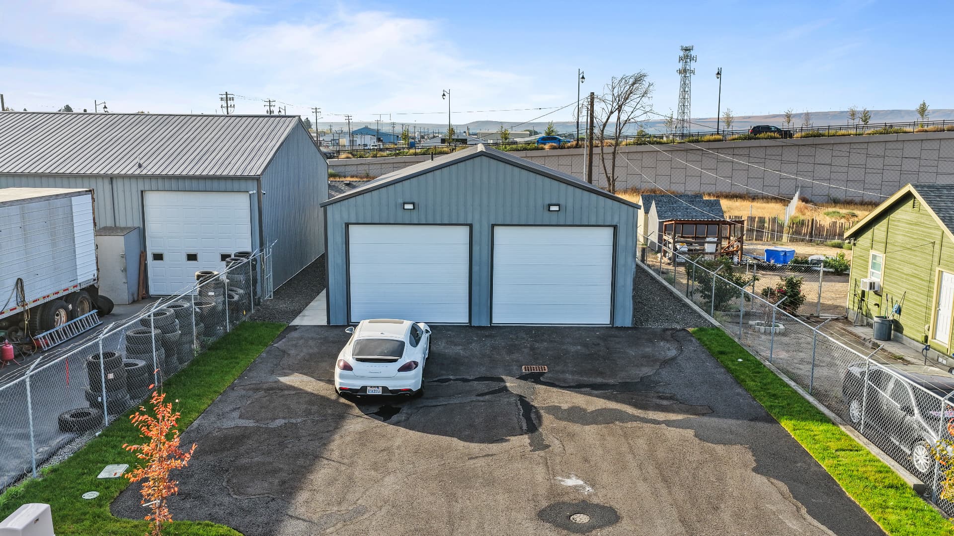 1116 E Clark St — Aerial view of front exterior and parking