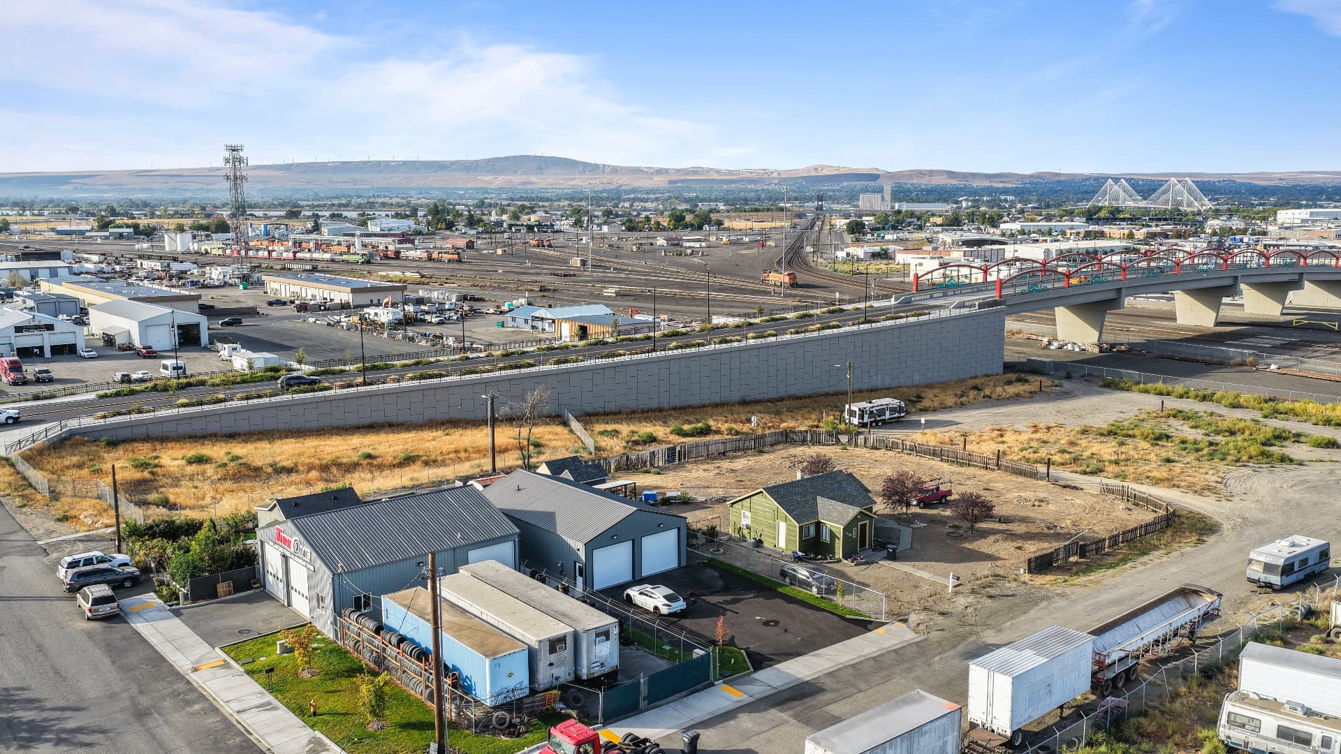 1116 E Clark St — Aerial property view