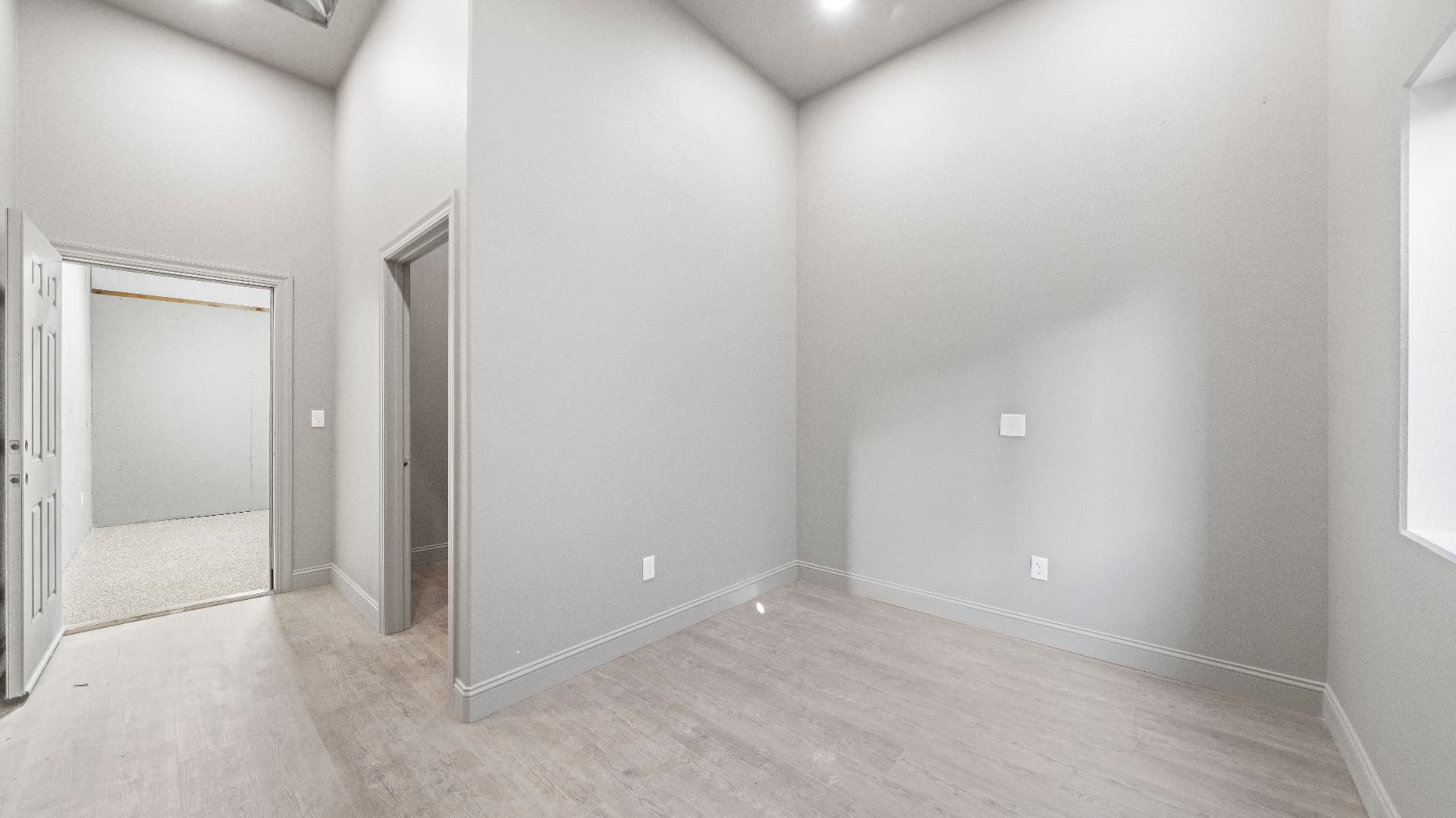 1116 E Clark St — Finished interior room